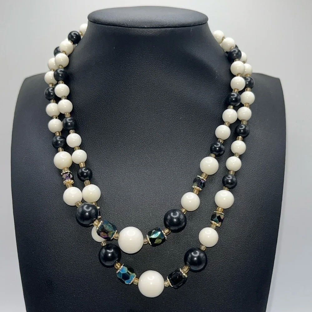 Vintage Japan MCM black white iridescent beaded necklace+ clip on earrings